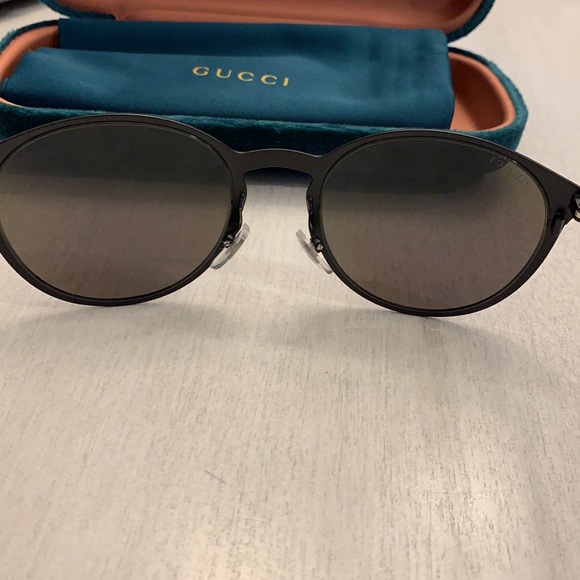 Gucci Sunglasses - Picture 9 of 11